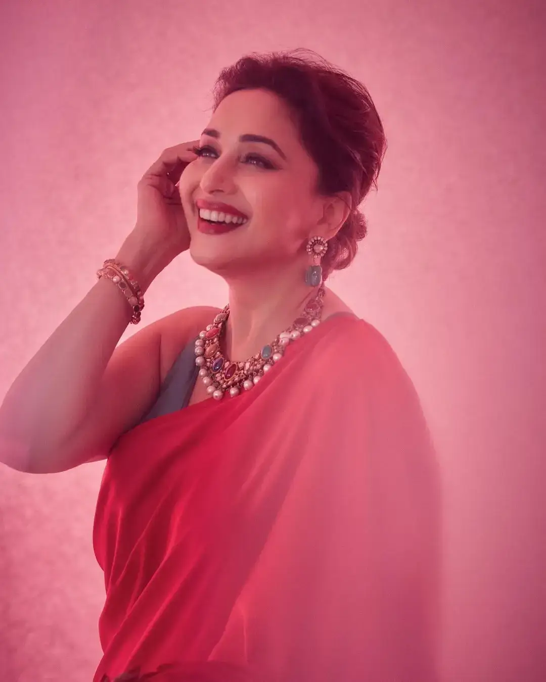 INDIAN ACTRESS MADHURI DIXIT IN TRADITIONAL RED SAREE 6